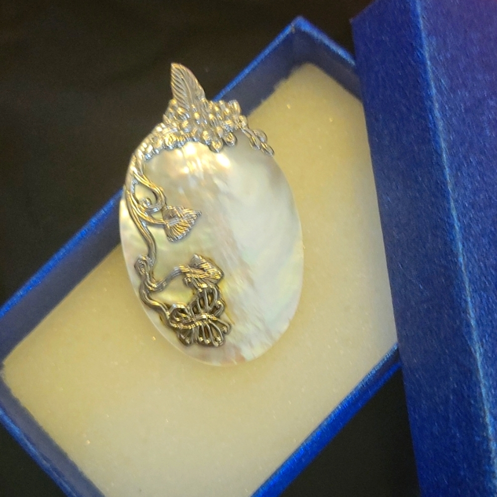 NEW NWOT Mother of Pearl Pendant - Large.